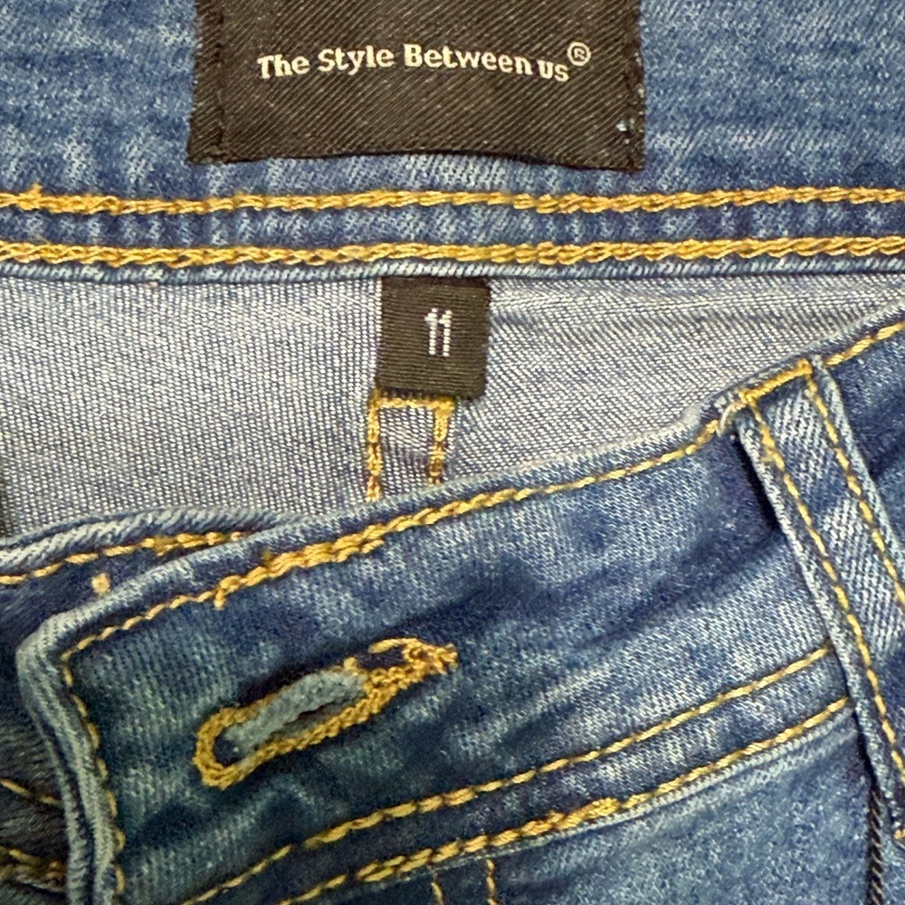 The Style Between US Denim Mid Rise Distressed Floral Embroidered Skinny Jean - Picture 7 of 7